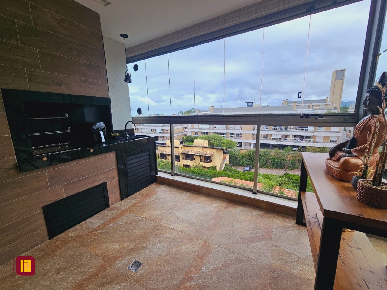 Cobertura com 191m², 4 quartos (sendo 2 suítes), 2 garagens, no bairro Campeche em Florianópolis