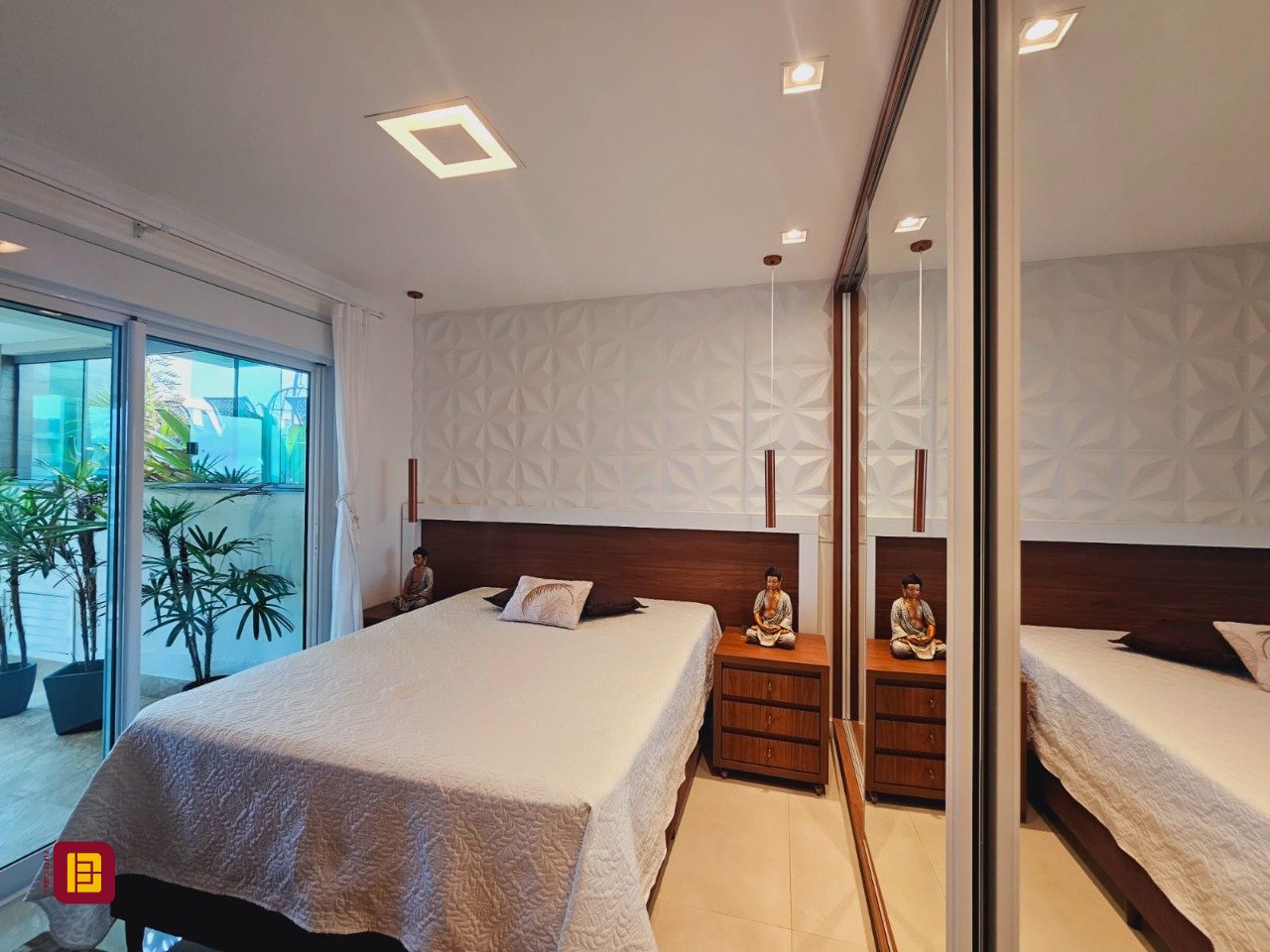 Cobertura com 191m², 4 quartos (sendo 2 suítes), 2 garagens, no bairro Campeche em Florianópolis