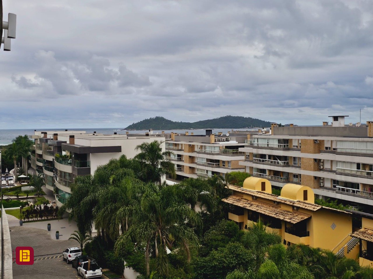 Cobertura com 191m², 4 quartos (sendo 2 suítes), 2 garagens, no bairro Campeche em Florianópolis