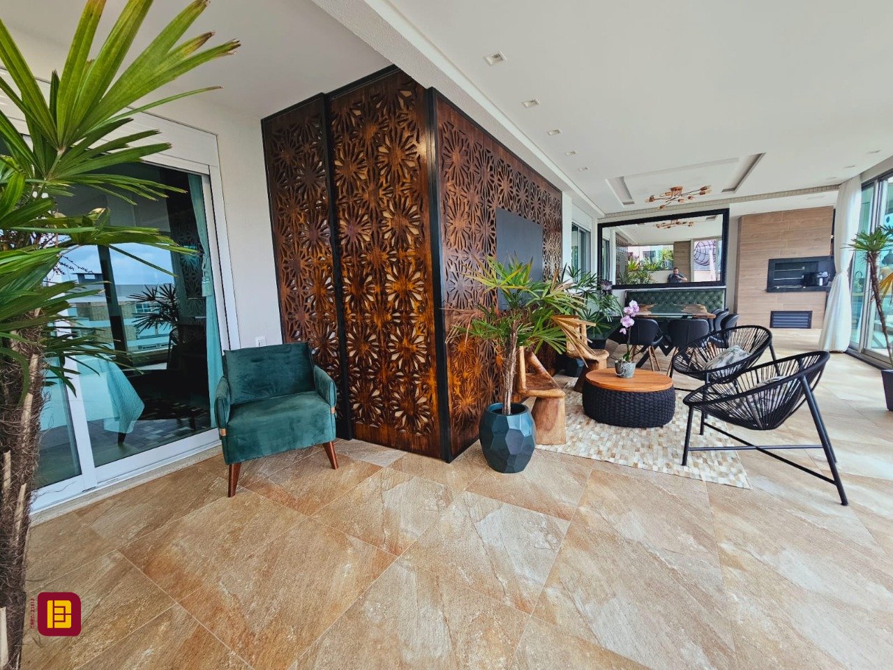 Cobertura com 191m², 4 quartos (sendo 2 suítes), 2 garagens, no bairro Campeche em Florianópolis