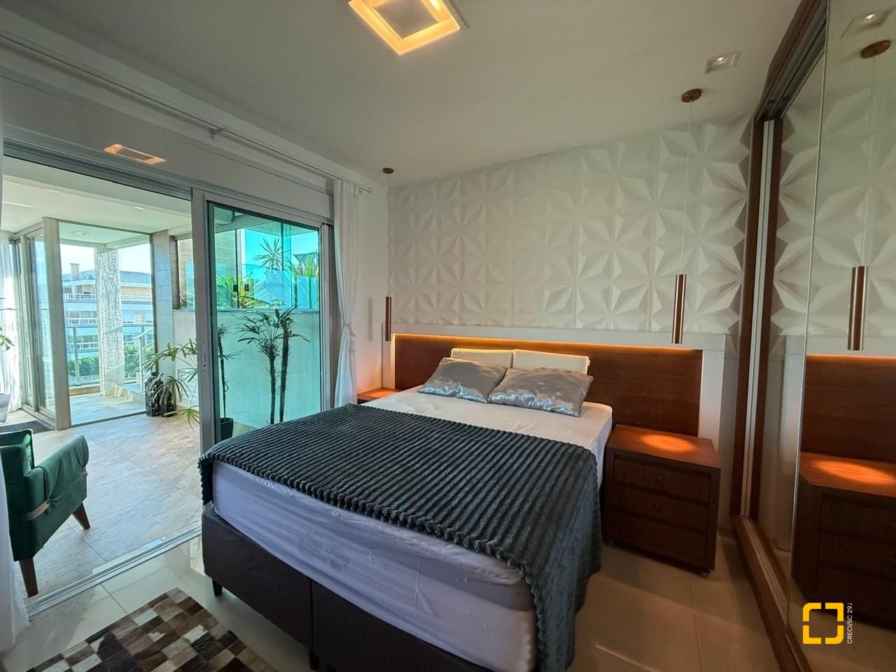 Cobertura com 191m², 4 quartos (sendo 2 suítes), 2 garagens, no bairro Campeche em Florianópolis