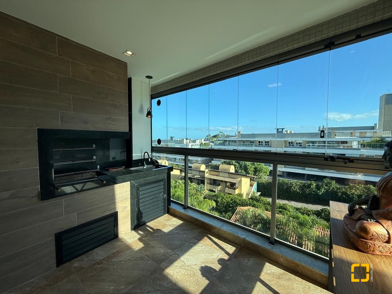 Cobertura com 191m², 4 quartos (sendo 2 suítes), 2 garagens, no bairro Campeche em Florianópolis