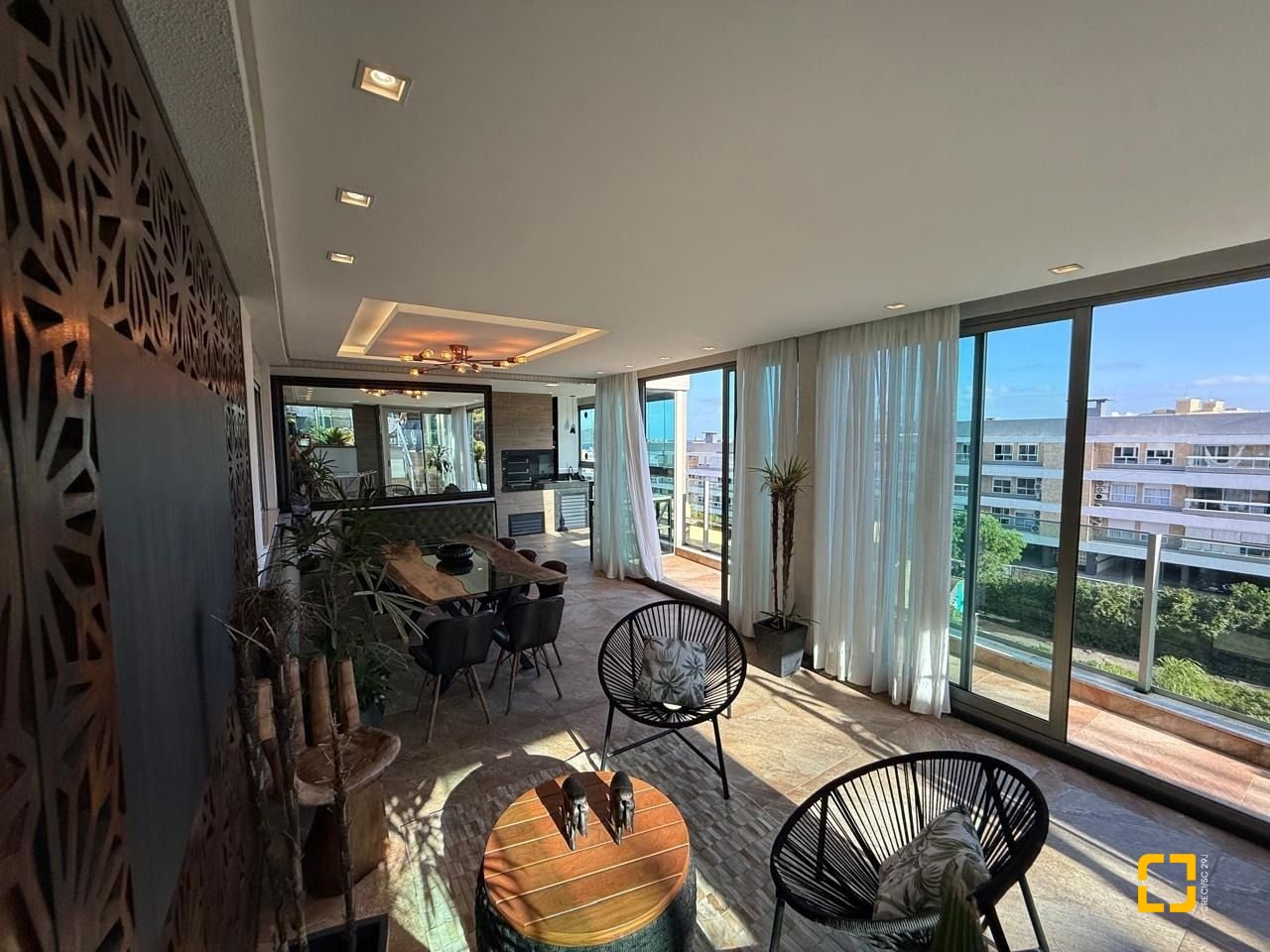Cobertura com 191m², 4 quartos (sendo 2 suítes), 2 garagens, no bairro Campeche em Florianópolis