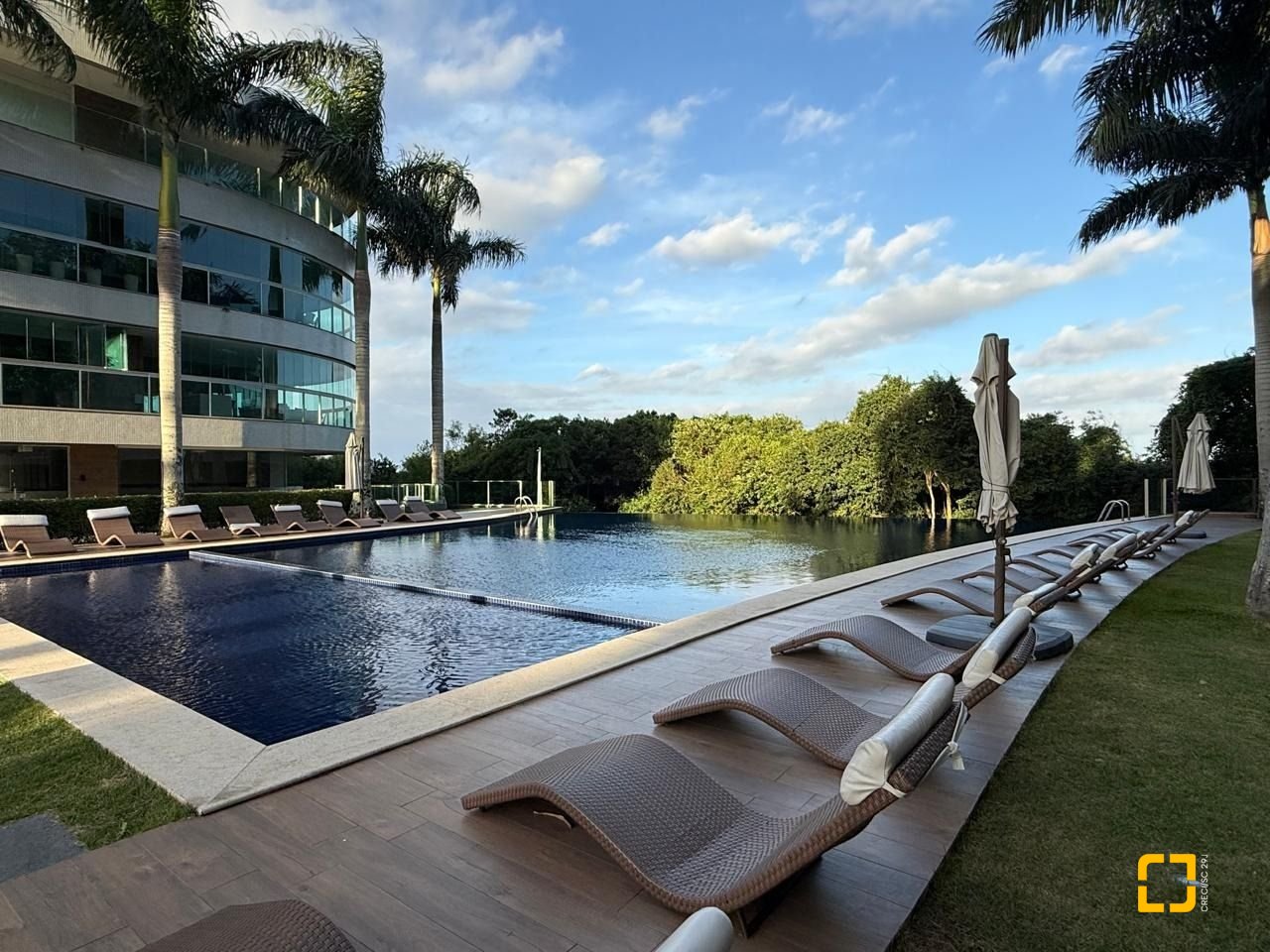 Cobertura com 191m², 4 quartos (sendo 2 suítes), 2 garagens, no bairro Campeche em Florianópolis