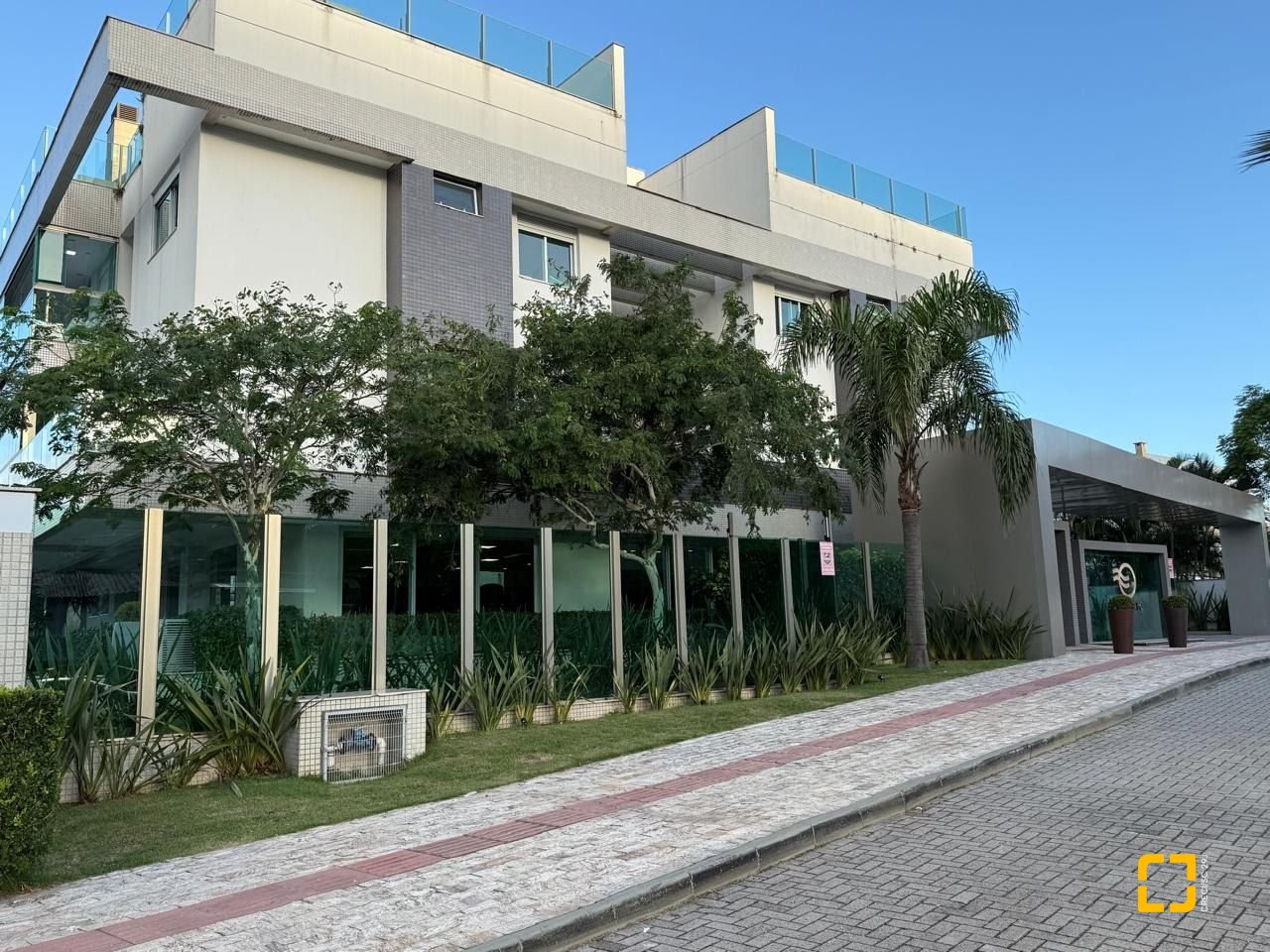 Cobertura com 191m², 4 quartos (sendo 2 suítes), 2 garagens, no bairro Campeche em Florianópolis