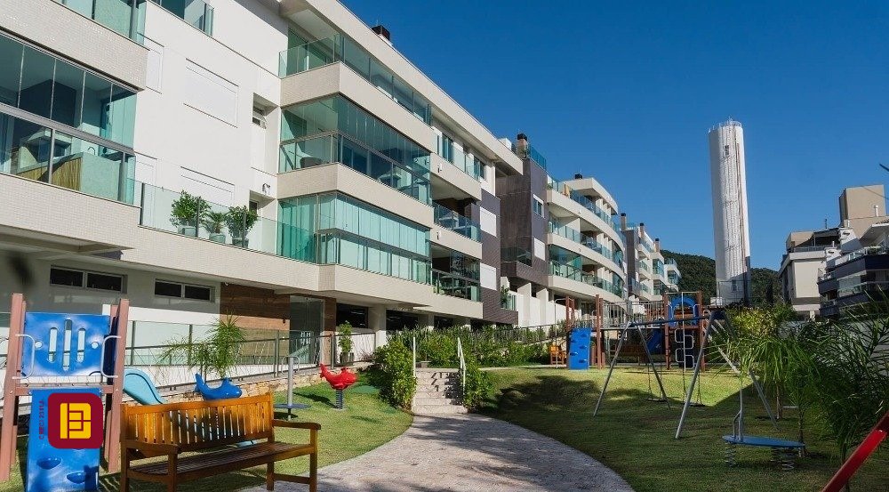 Cobertura com 191m², 4 quartos (sendo 2 suítes), 2 garagens, no bairro Campeche em Florianópolis