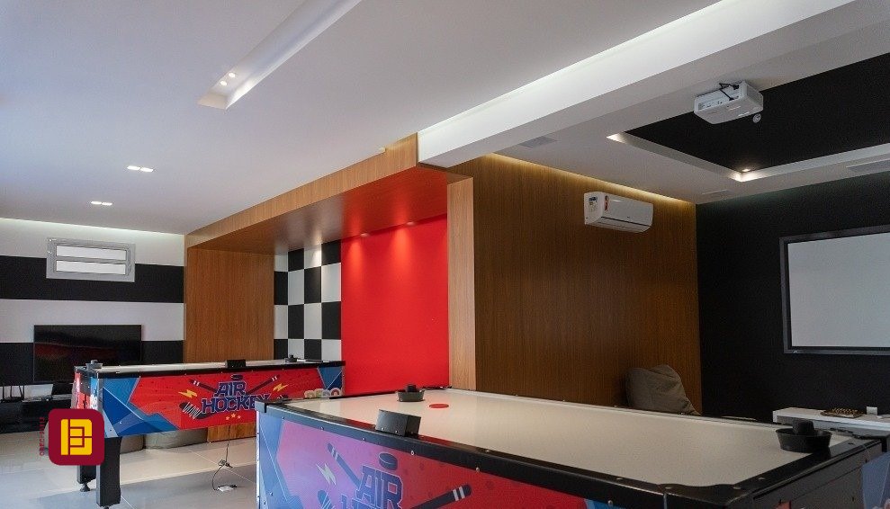 Cobertura com 191m², 4 quartos (sendo 2 suítes), 2 garagens, no bairro Campeche em Florianópolis