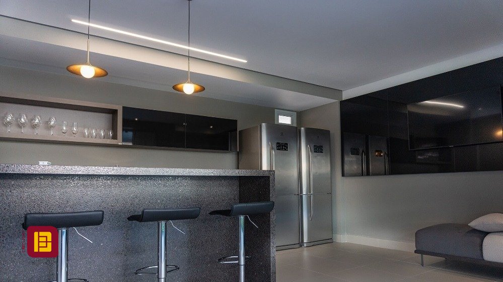 Cobertura com 191m², 4 quartos (sendo 2 suítes), 2 garagens, no bairro Campeche em Florianópolis