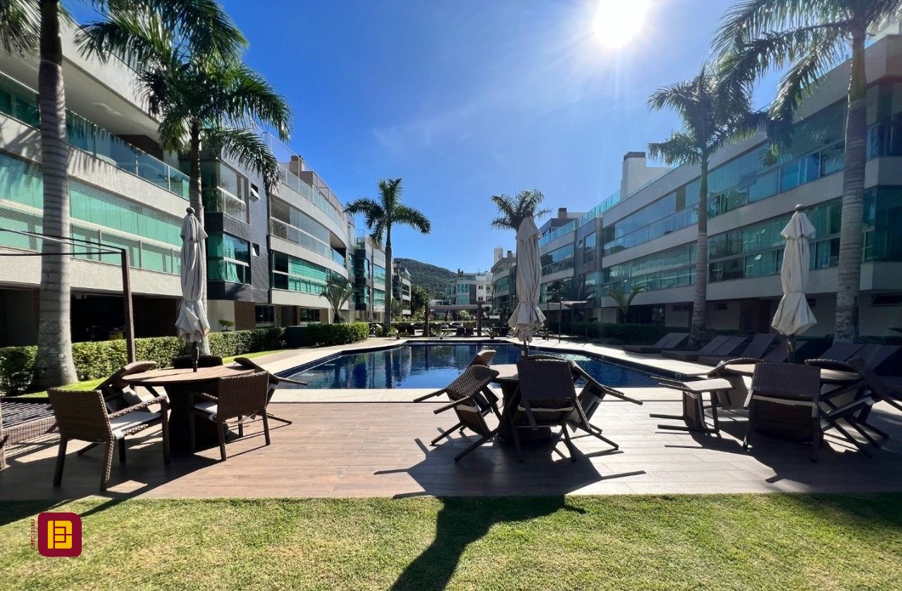 Cobertura com 191m², 4 quartos (sendo 2 suítes), 2 garagens, no bairro Campeche em Florianópolis