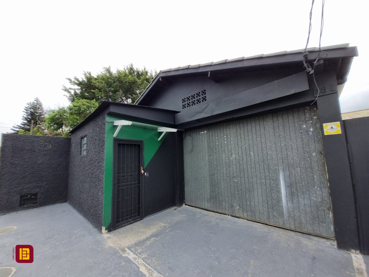 Galpão com 100m², 6 garagens, no bairro Ponte do Imaruim em Palhoça