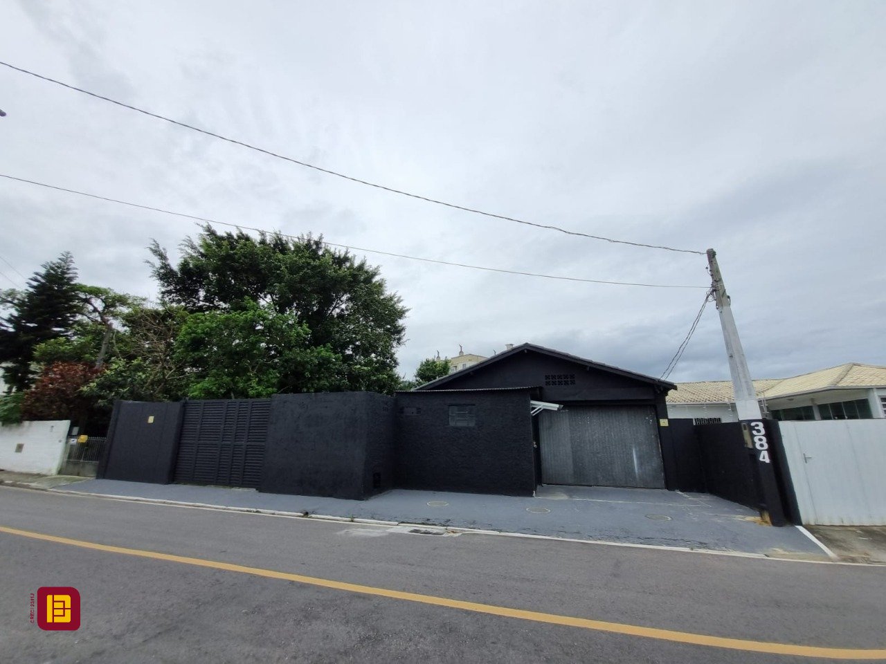 Galpão com 100m², 6 garagens, no bairro Ponte do Imaruim em Palhoça
