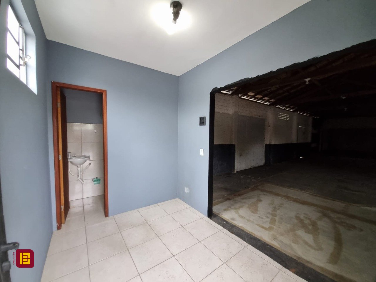 Galpão com 100m², 6 garagens, no bairro Ponte do Imaruim em Palhoça