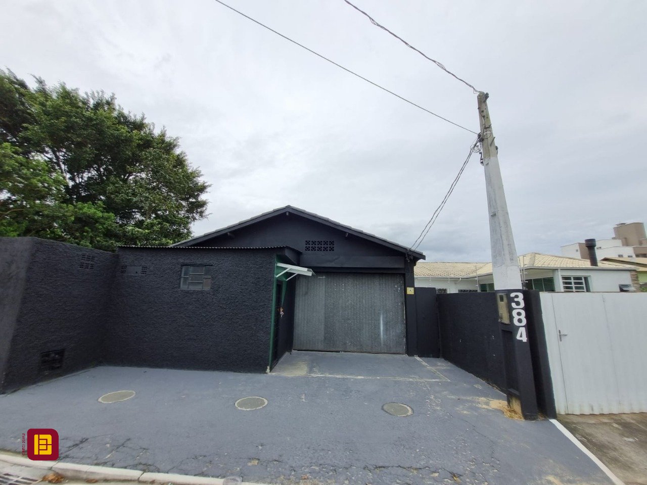 Galpão com 100m², 6 garagens, no bairro Ponte do Imaruim em Palhoça