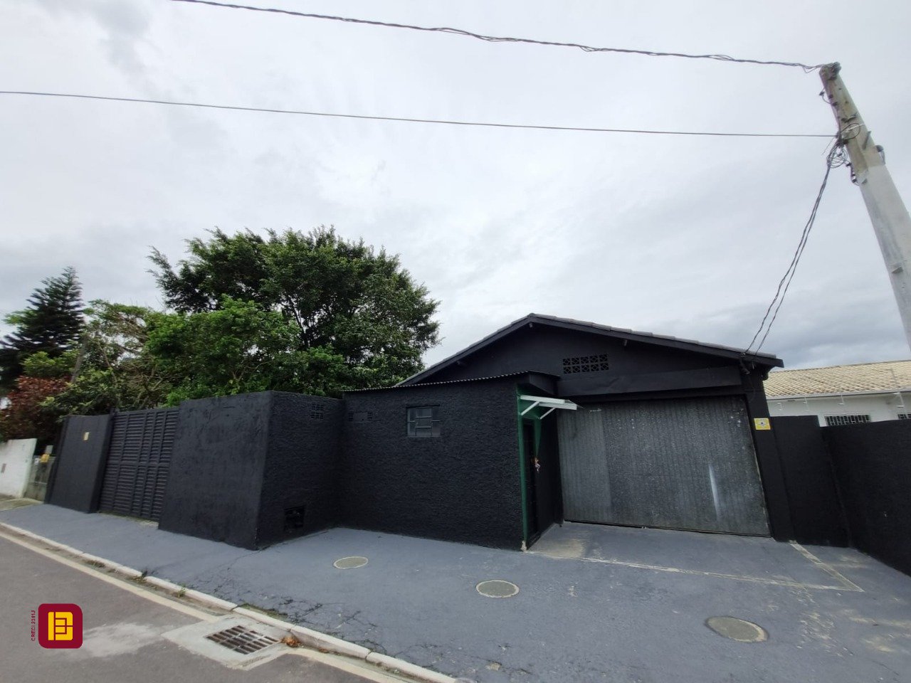 Galpão com 100m², 6 garagens, no bairro Ponte do Imaruim em Palhoça