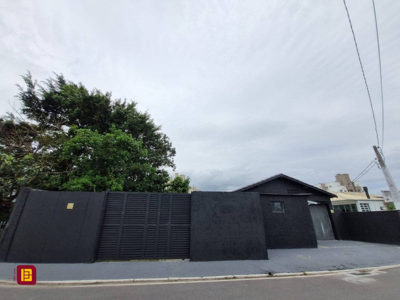 Galpão com 100m², 6 garagens, no bairro Ponte do Imaruim em Palhoça