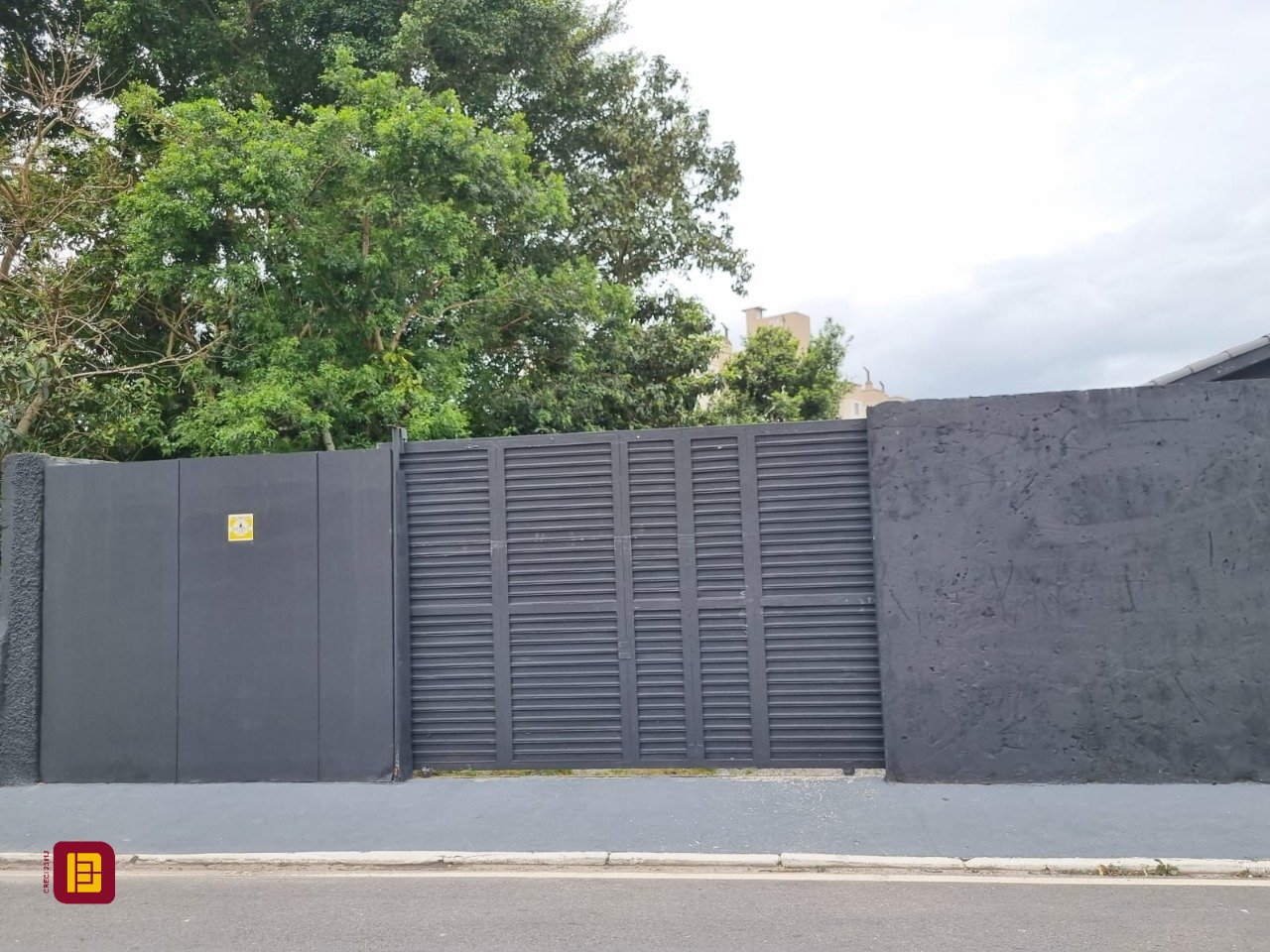 Galpão com 100m², 6 garagens, no bairro Ponte do Imaruim em Palhoça