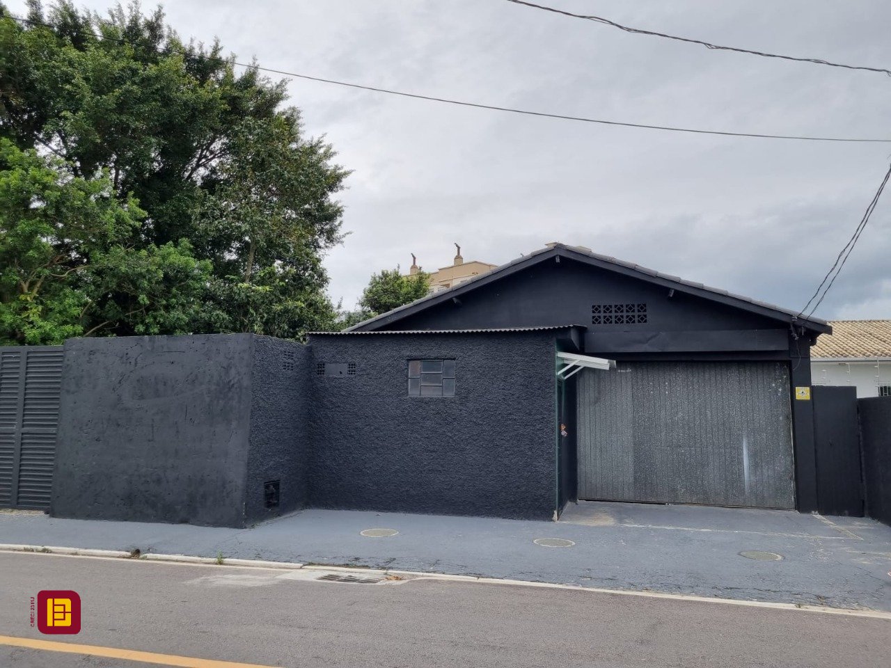 Galpão com 100m², 6 garagens, no bairro Ponte do Imaruim em Palhoça