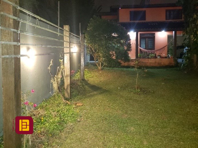 Casa com 243m², 5 quartos (sendo 1 suíte), 2 garagens, no bairro Córrego Grande em Florianópolis
