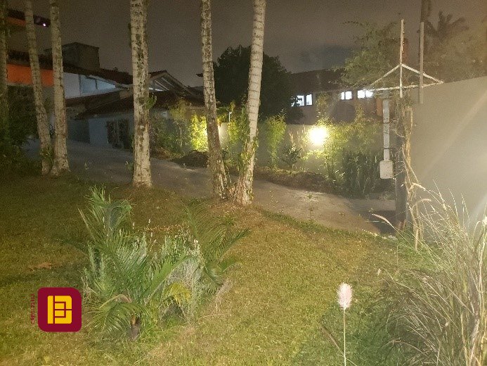 Casa com 243m², 5 quartos (sendo 1 suíte), 2 garagens, no bairro Córrego Grande em Florianópolis