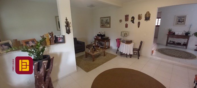 Casa com 243m², 5 quartos (sendo 1 suíte), 2 garagens, no bairro Córrego Grande em Florianópolis