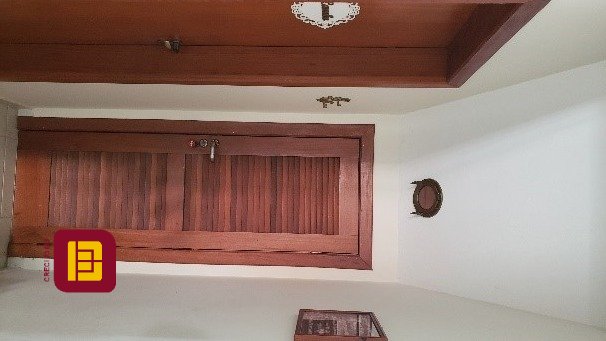 Casa com 243m², 5 quartos (sendo 1 suíte), 2 garagens, no bairro Córrego Grande em Florianópolis