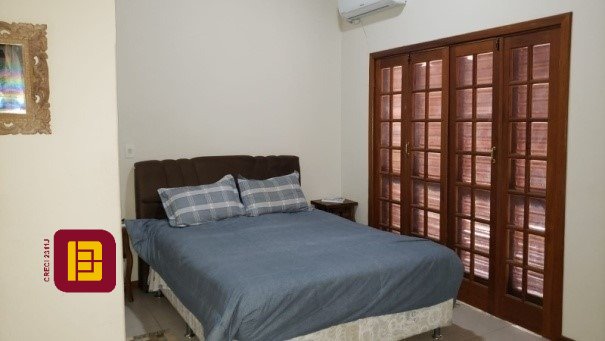 Casa com 243m², 5 quartos (sendo 1 suíte), 2 garagens, no bairro Córrego Grande em Florianópolis