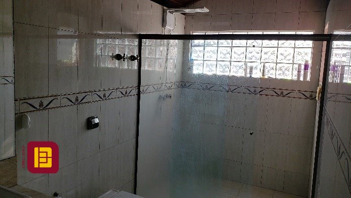 Casa com 243m², 5 quartos (sendo 1 suíte), 2 garagens, no bairro Córrego Grande em Florianópolis
