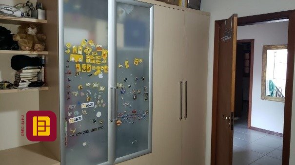 Casa com 243m², 5 quartos (sendo 1 suíte), 2 garagens, no bairro Córrego Grande em Florianópolis