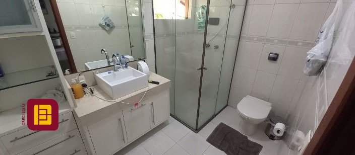 Casa com 243m², 5 quartos (sendo 1 suíte), 2 garagens, no bairro Córrego Grande em Florianópolis