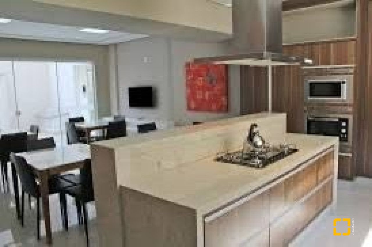 Apartamento com 67m², 3 quartos (sendo 1 suíte), 1 garagem, no bairro Centro em Florianópolis