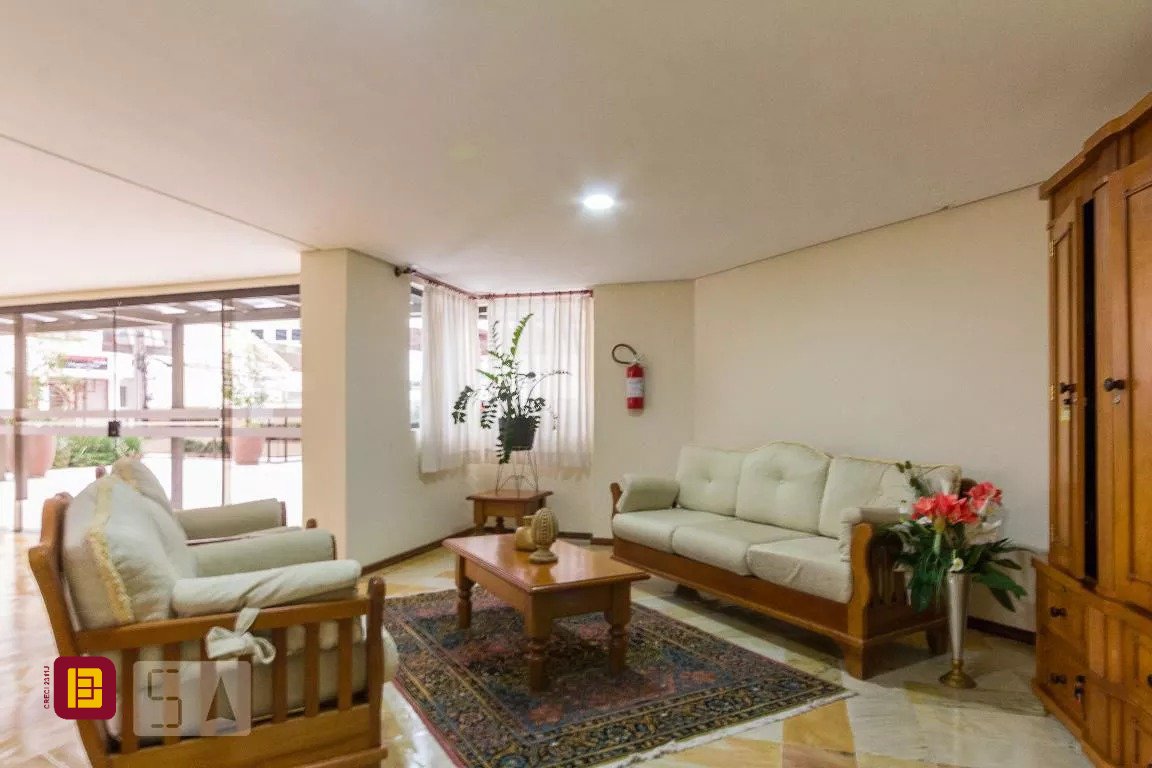 Apartamento com 170m², 5 quartos (sendo 2 suítes), 3 garagens, no bairro Centro em Florianópolis