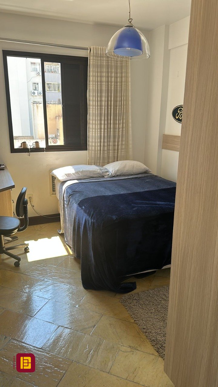Apartamento com 170m², 5 quartos (sendo 2 suítes), 3 garagens, no bairro Centro em Florianópolis