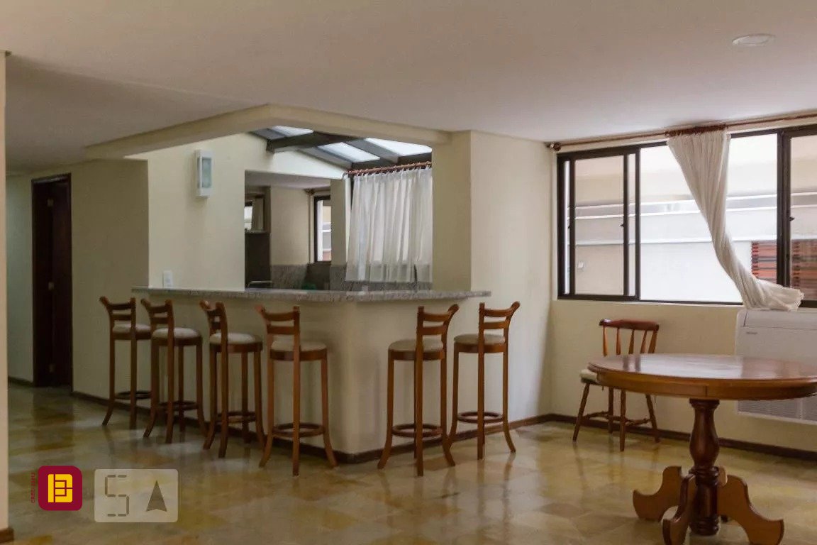 Apartamento com 170m², 5 quartos (sendo 2 suítes), 3 garagens, no bairro Centro em Florianópolis