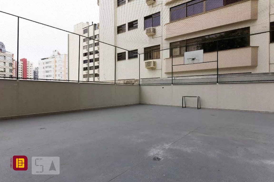 Apartamento com 170m², 5 quartos (sendo 2 suítes), 3 garagens, no bairro Centro em Florianópolis