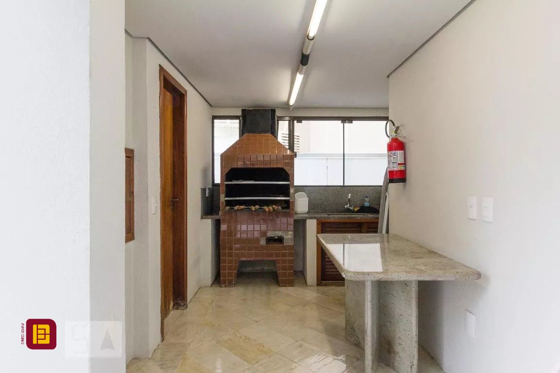 Apartamento com 170m², 5 quartos (sendo 2 suítes), 3 garagens, no bairro Centro em Florianópolis