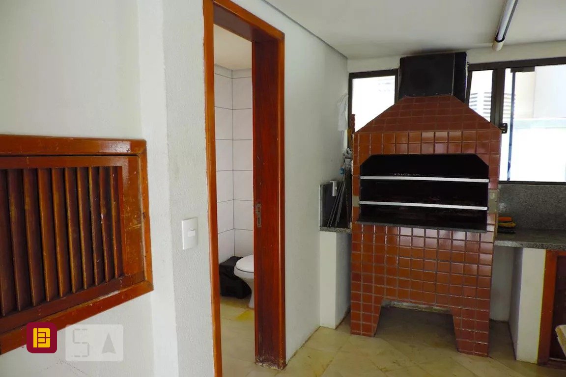 Apartamento com 170m², 5 quartos (sendo 2 suítes), 3 garagens, no bairro Centro em Florianópolis