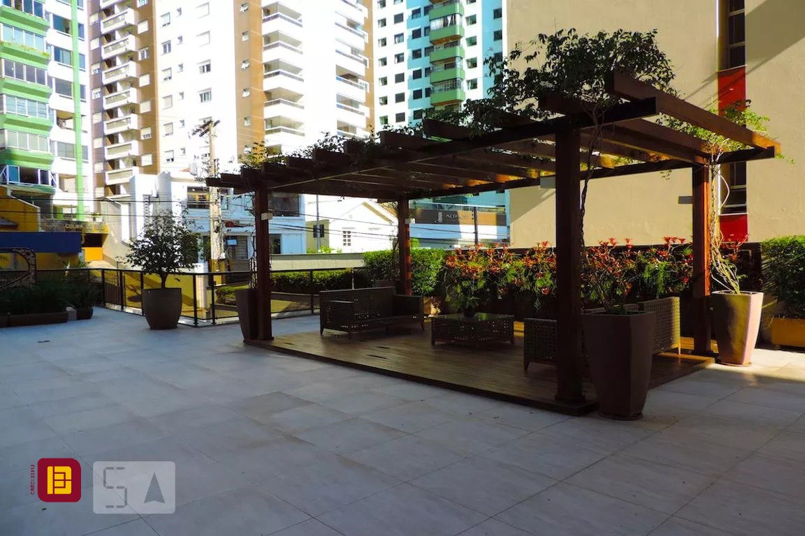Apartamento com 170m², 5 quartos (sendo 2 suítes), 3 garagens, no bairro Centro em Florianópolis