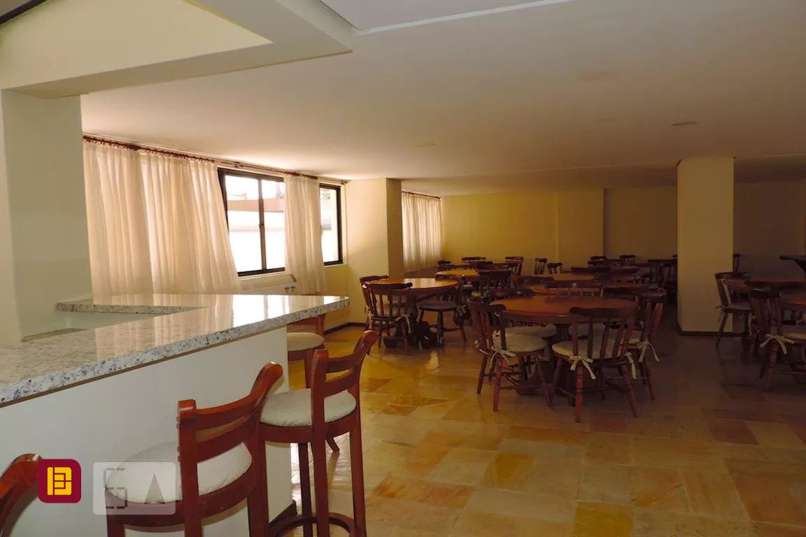 Apartamento com 170m², 5 quartos (sendo 2 suítes), 3 garagens, no bairro Centro em Florianópolis