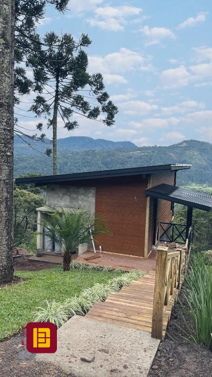 Sítio com 130m², 3 quartos (sendo 3 suítes), 3 garagens, no bairro Centro em Urubici