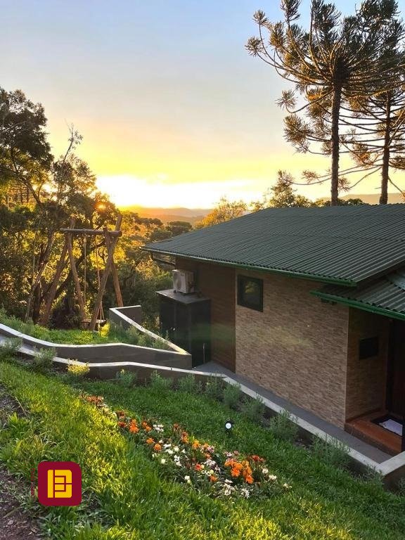 Sítio com 130m², 3 quartos (sendo 3 suítes), 3 garagens, no bairro Centro em Urubici