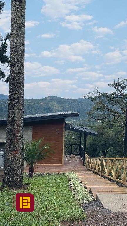 Sítio com 130m², 3 quartos (sendo 3 suítes), 3 garagens, no bairro Centro em Urubici