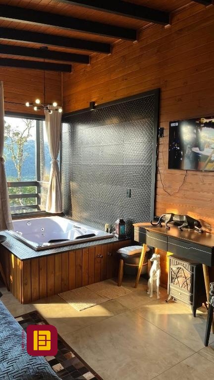 Sítio com 130m², 3 quartos (sendo 3 suítes), 3 garagens, no bairro Centro em Urubici