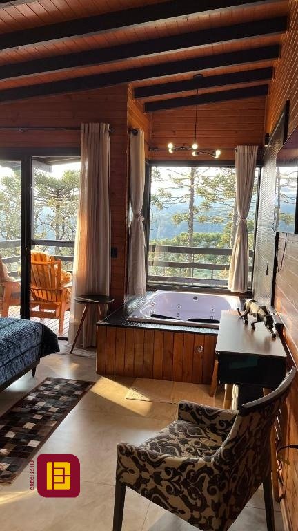 Sítio com 130m², 3 quartos (sendo 3 suítes), 3 garagens, no bairro Centro em Urubici