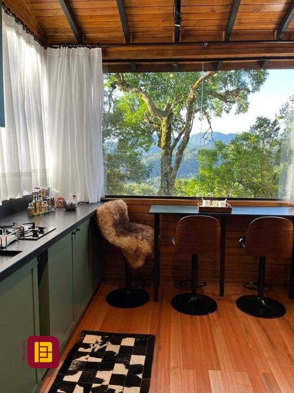 Sítio com 130m², 3 quartos (sendo 3 suítes), 3 garagens, no bairro Centro em Urubici