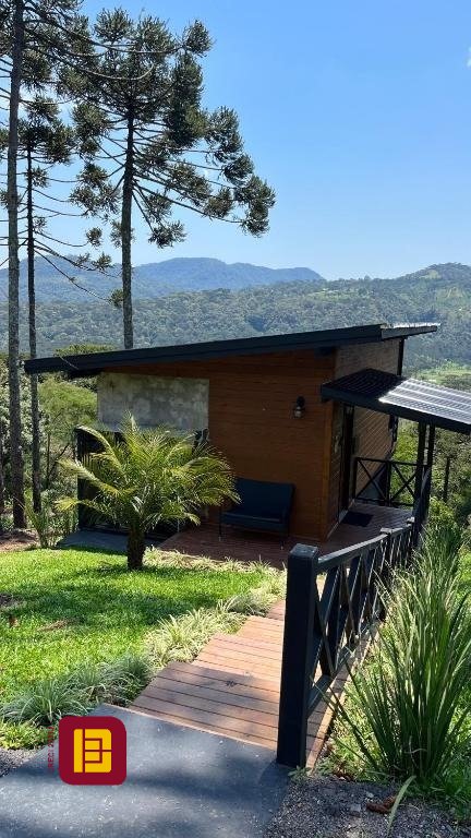Sítio com 130m², 3 quartos (sendo 3 suítes), 3 garagens, no bairro Centro em Urubici