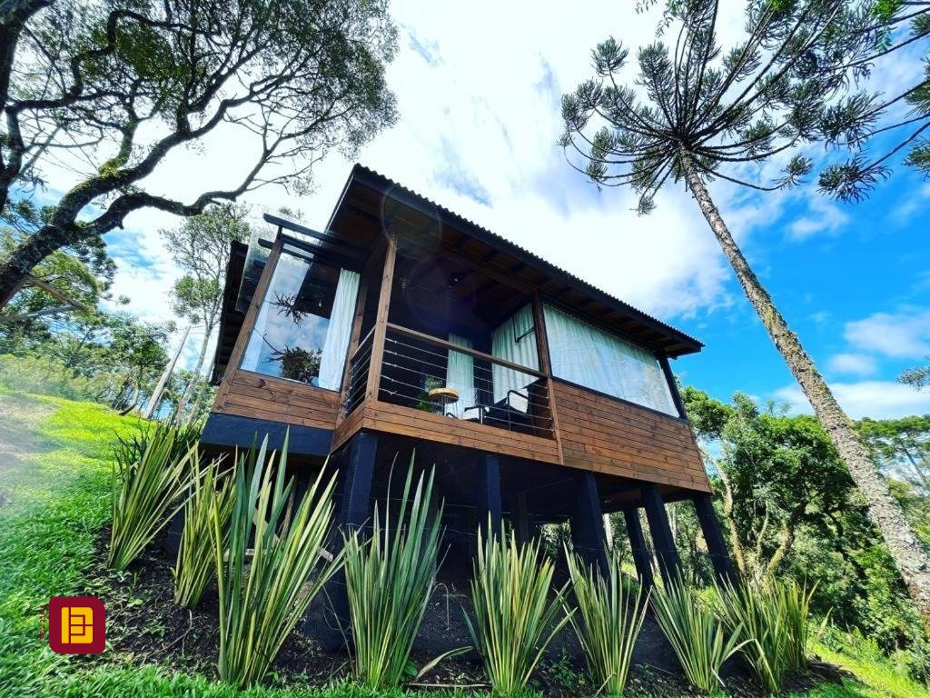 Sítio com 130m², 3 quartos (sendo 3 suítes), 3 garagens, no bairro Centro em Urubici