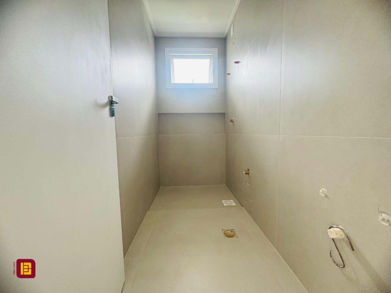 Casa com 210m², 6 quartos (sendo 3 suítes), 4 garagens, no bairro Campeche em Florianópolis