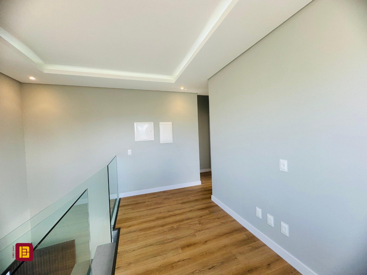 Casa com 210m², 6 quartos (sendo 3 suítes), 4 garagens, no bairro Campeche em Florianópolis