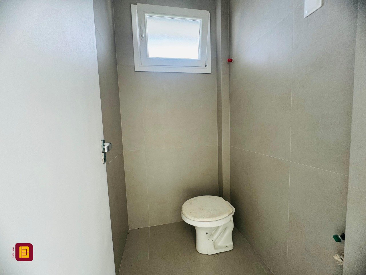 Casa com 210m², 6 quartos (sendo 3 suítes), 4 garagens, no bairro Campeche em Florianópolis