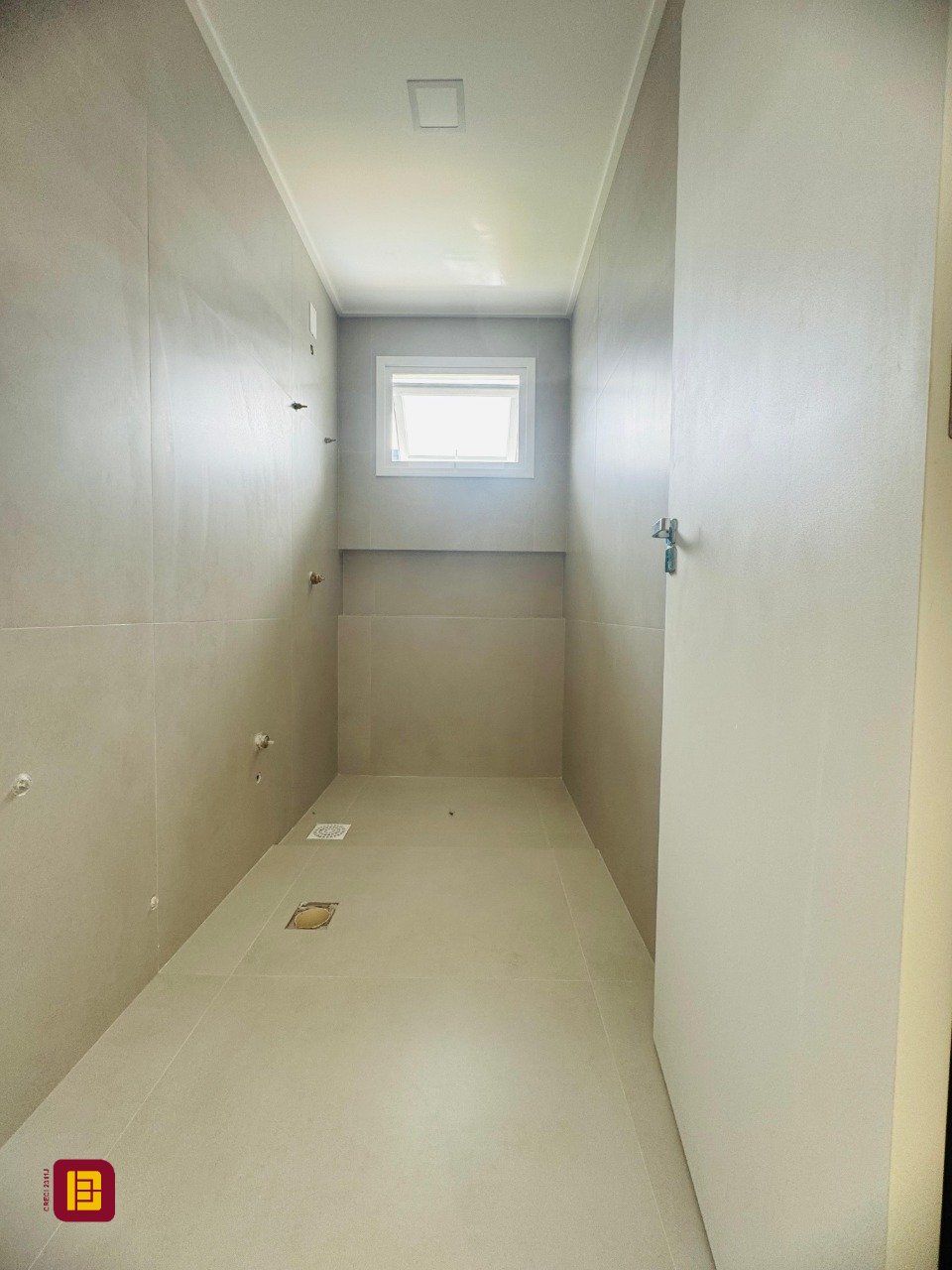 Casa com 210m², 6 quartos (sendo 3 suítes), 4 garagens, no bairro Campeche em Florianópolis